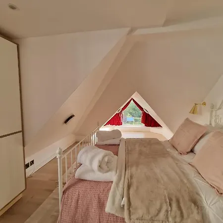 Sky - Stunning 3 Bed Apt In The Sky Apartment