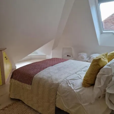 Sky - Stunning 3 Bed Apt In The Sky *