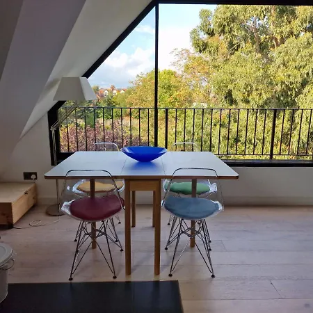 Sky - Stunning 3 Bed Apt In The Sky Apartment
