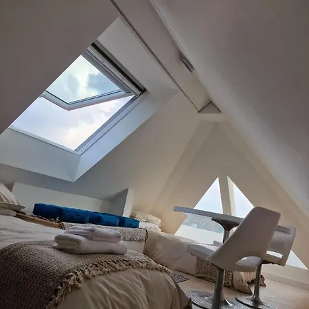 Sky - Stunning 3 Bed Apt In The Sky Apartment