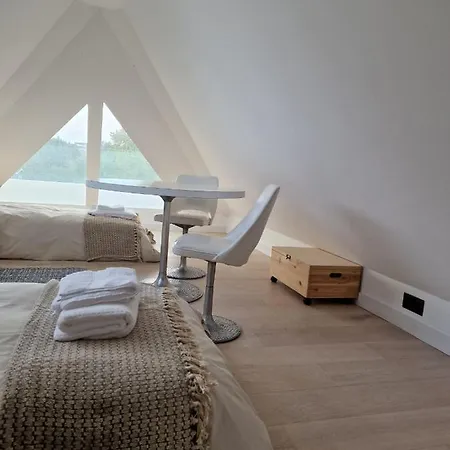 Sky - Stunning 3 Bed Apt In The Sky Apartment