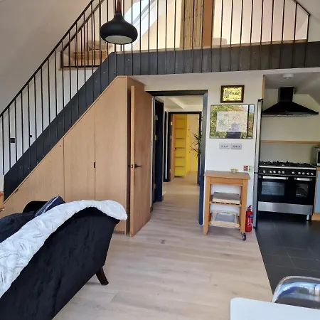 Sky - Stunning 3 Bed Apt In The Sky