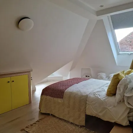 Sky - Stunning 3 Bed Apt In The Sky Apartment London