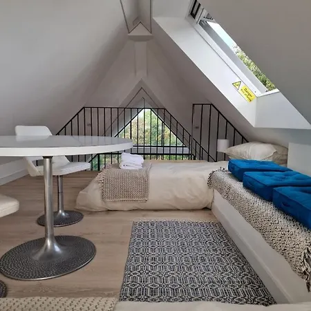 Sky - Stunning 3 Bed Apt In The Sky * London