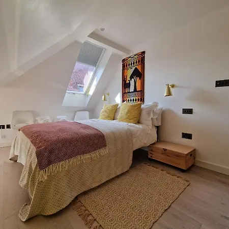 Apartment Sky - Stunning 3 Bed Apt In The Sky *