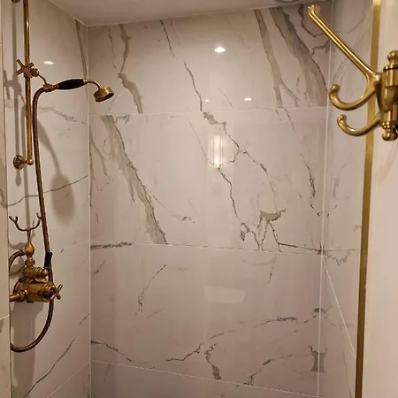 Sky - Stunning 3 Bed Apt In The Sky *