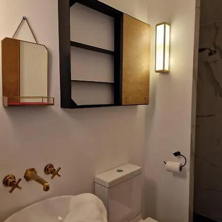 Sky - Stunning 3 Bed Apt In The Sky Apartment London