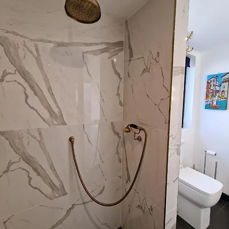 Sky - Stunning 3 Bed Apt In The Sky
