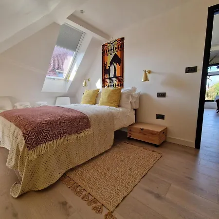 Sky - Stunning 3 Bed Apt In The Sky * London