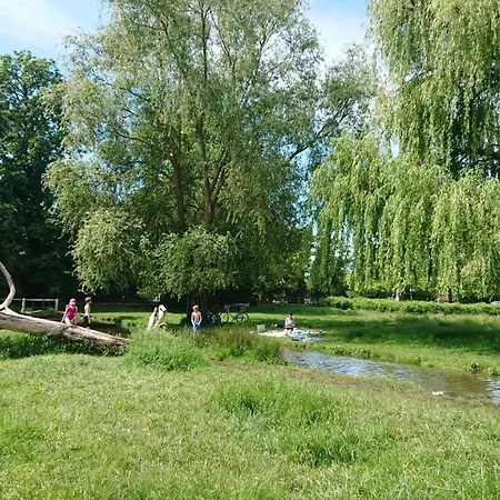 Botel Tulana Taggs - Floating On Idyllic Island Hampton Hill