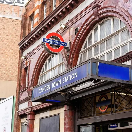 Stunning Camden House With Private Terrace & Free Parking Vakantiehuis Londen