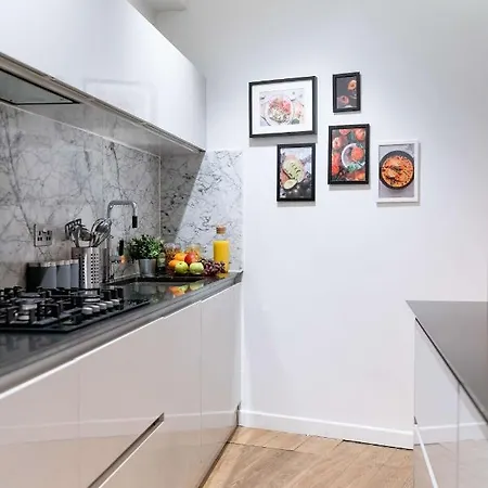 Holiday home Stunning Camden House With Private Terrace & Free Parking London
