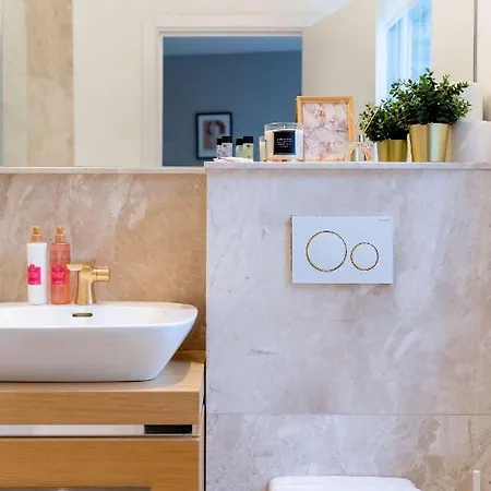 Vakantiehuis Stunning Camden House With Private Terrace & Free Parking Londen