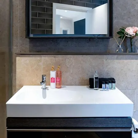 Stunning Camden House With Private Terrace & Free Parking * Londen