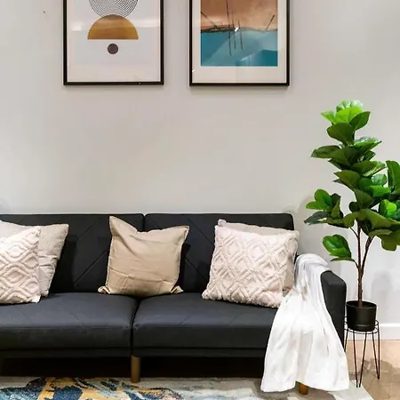 Stunning Camden House With Private Terrace & Free Parking Holiday home *