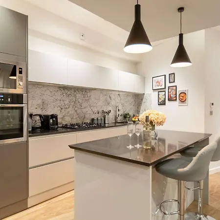 Holiday home Stunning Camden House With Private Terrace & Free Parking London