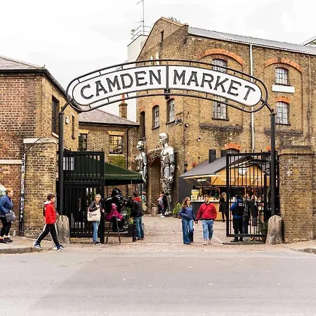 Stunning Camden House With Private Terrace & Free Parking Holiday home *