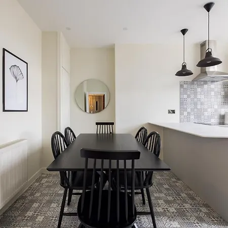 The West End Penthouse - 4bdr With Views London