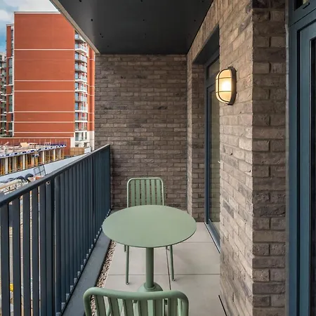 דירה Altido New Near Battersea Power Station לונדון