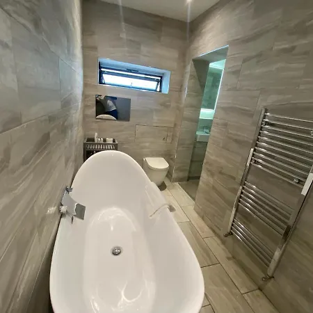 Large House Close To Greenwich Eltham