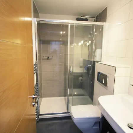 Flexistay Sutton מלון סאטון