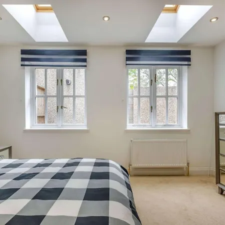Apartment Between The Commons *