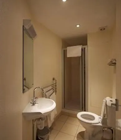 Отель Hadleigh 3*