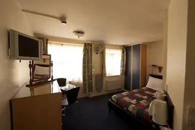 Отель Hadleigh