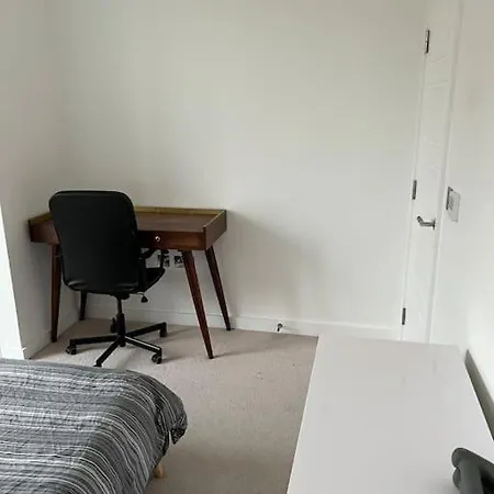 Apartment Modern 1-bedroom In Docklands