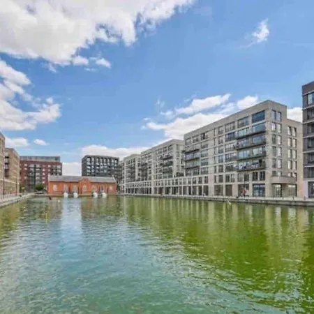 Modern 1-bedroom In Docklands * London