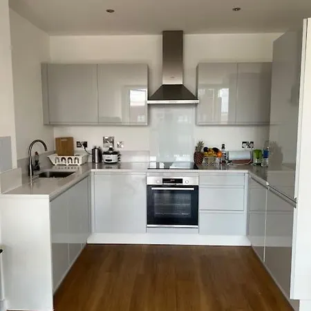Modern 1-bedroom In Docklands Apartment