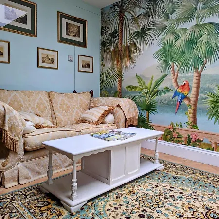 Spacious Refurbished Flat With A Garden Near Tube, Train, Thames And The Center Londra