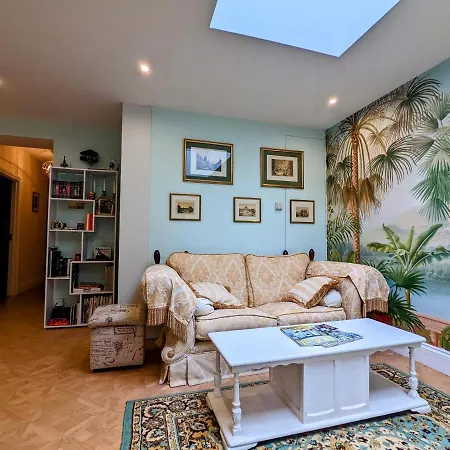 Spacious Refurbished Flat With A Garden Near Tube, Train, Thames And The Center * Londra