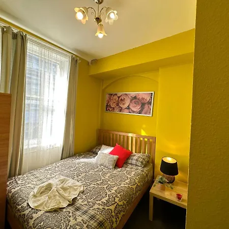 Inviting 2-bed Budget In *