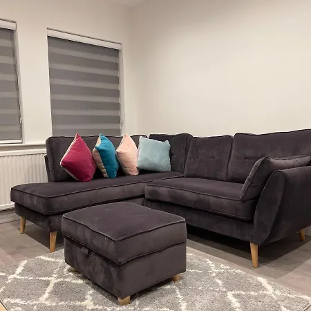 Lovely And Comfy Entire 1 Bedroom Flat - 1st Floor Apartment