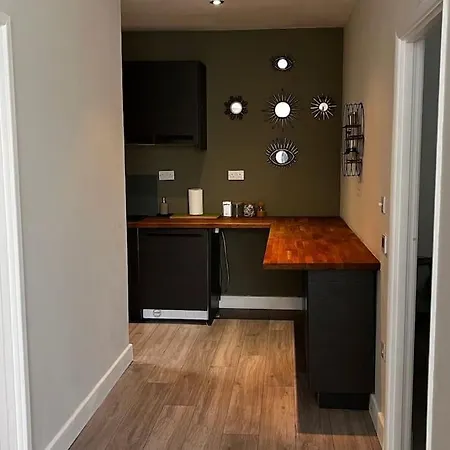 Apartment Lovely 1-bedroom In N1 *