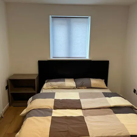 Three Bedroom House In Tooting By Star * London