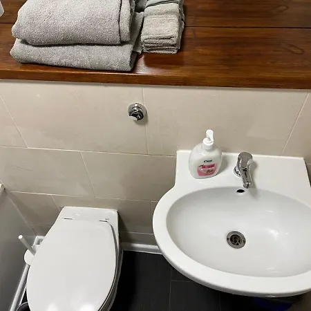 Three Bedroom House In Tooting By Star Holiday home *