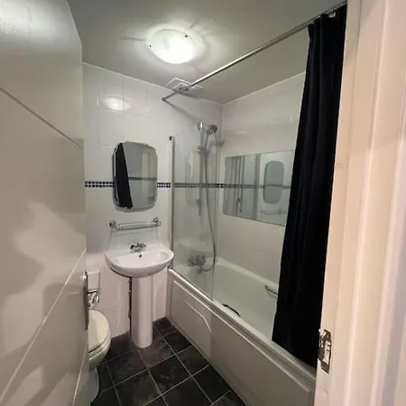 Lovely 1 Bedroom In West Kensington Apartment