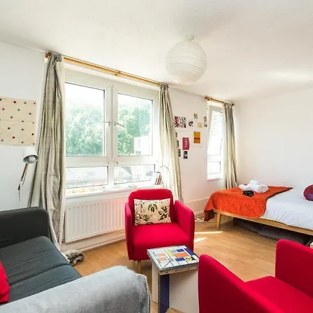Bright Cosy Close To Apartment *