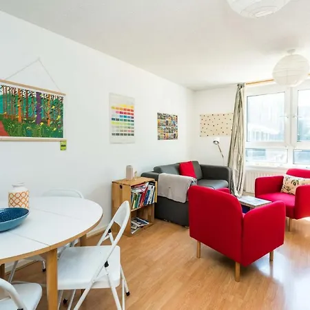 Bright Cosy Close To