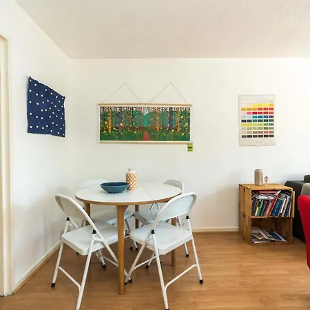 Apartment Bright Cosy Close To