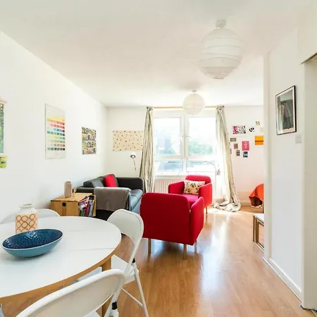 Bright Cosy Close To * London
