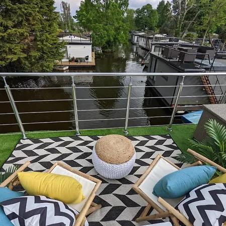 Tulana Taggs - Floating On Idyllic Island * Hampton Hill