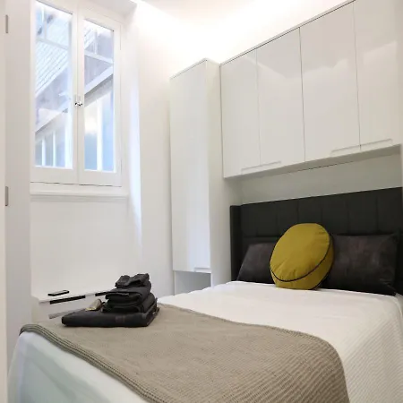 Phaedrus Living: Center Luxury Flat Clarewood Apartment