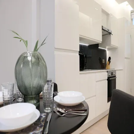 Apartment Phaedrus Living: Center Luxury Flat Clarewood