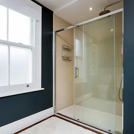 Veeve - Embassy Elegance Londyn