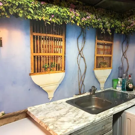 Cheerful 4 Bedroom House With Garden Free Parking Holiday home