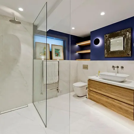 Veeve - Vintage Chic Holiday home London