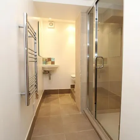 Apartment Stunning 2 Bed Flat In Fulham *